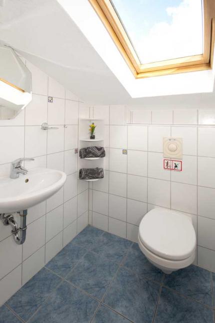 Ferienhaus Storch WC Dachgeschoss